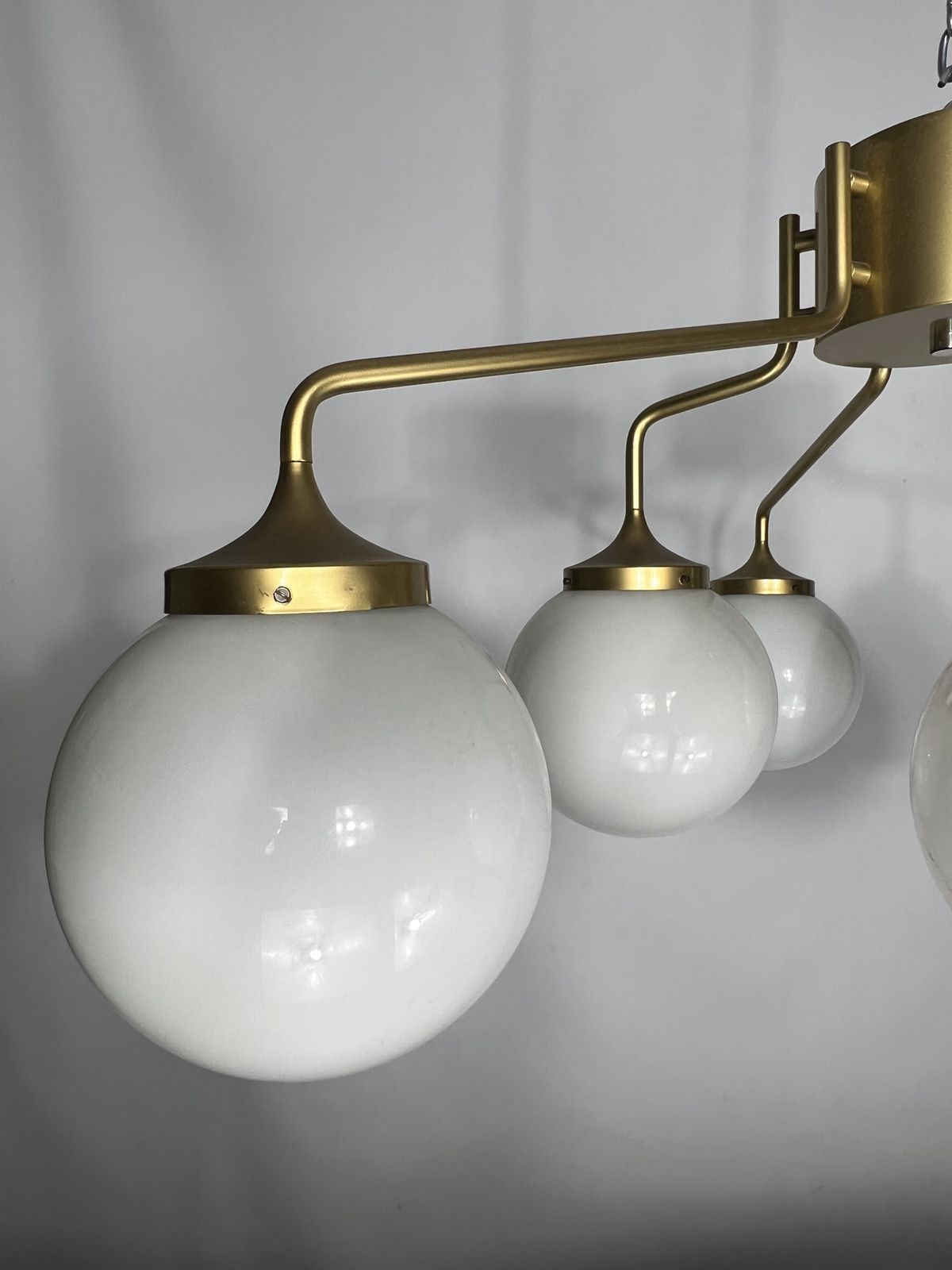photo vinterior Monumental Mid Century Brass And Milk Glass Ceiling Lamp By Reggiani. Italy 1970s