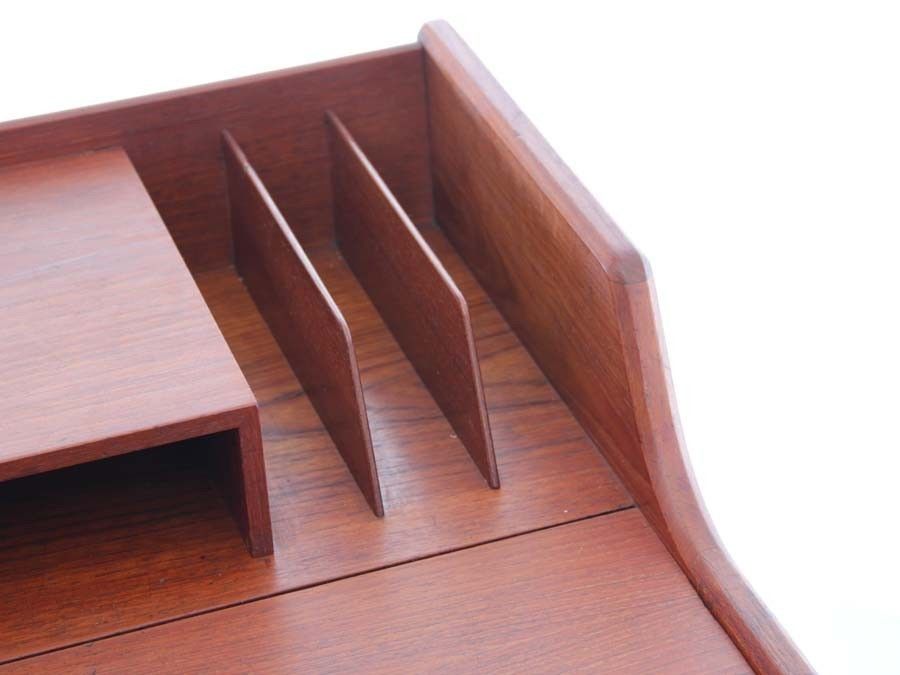 photo vintage Mid Century  Modern Scandinavian Vanity Desk  In Teack By Arne Wahl Iversen