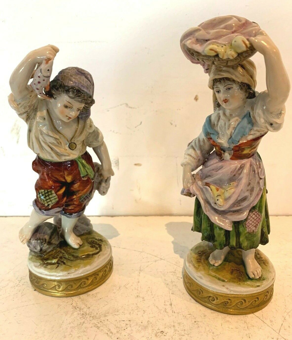 photo furniture Group In Polychrome Porcelain "Return Of Fishing" XX Century