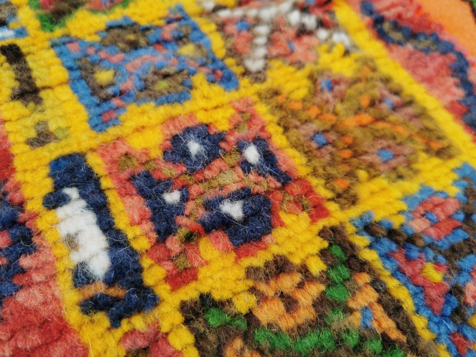 Vibrant Handmade Moroccan Berber Rug. Medium Size photo 745.0