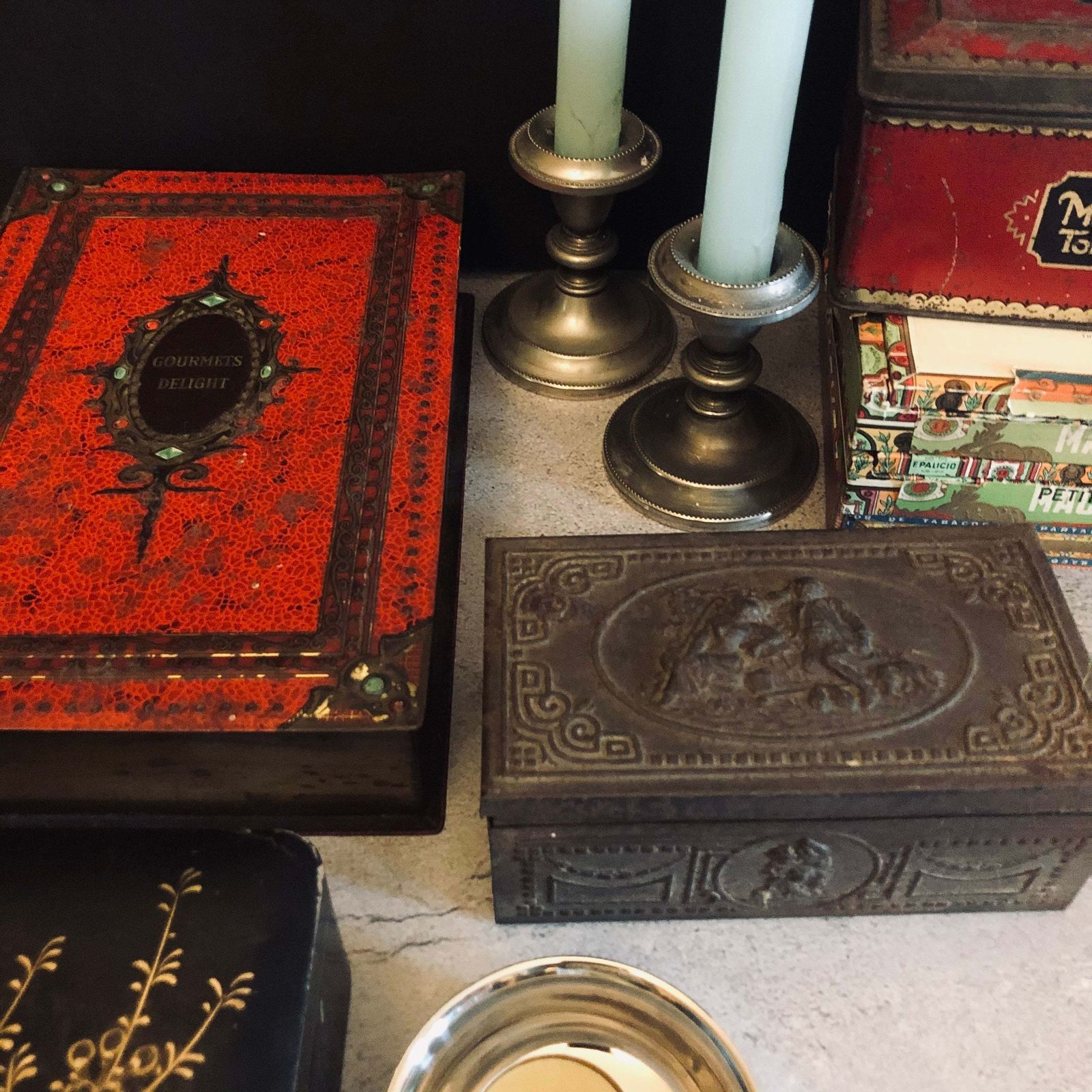 Victorian Book Shape Dutch Advertising Tin photo Home Decor