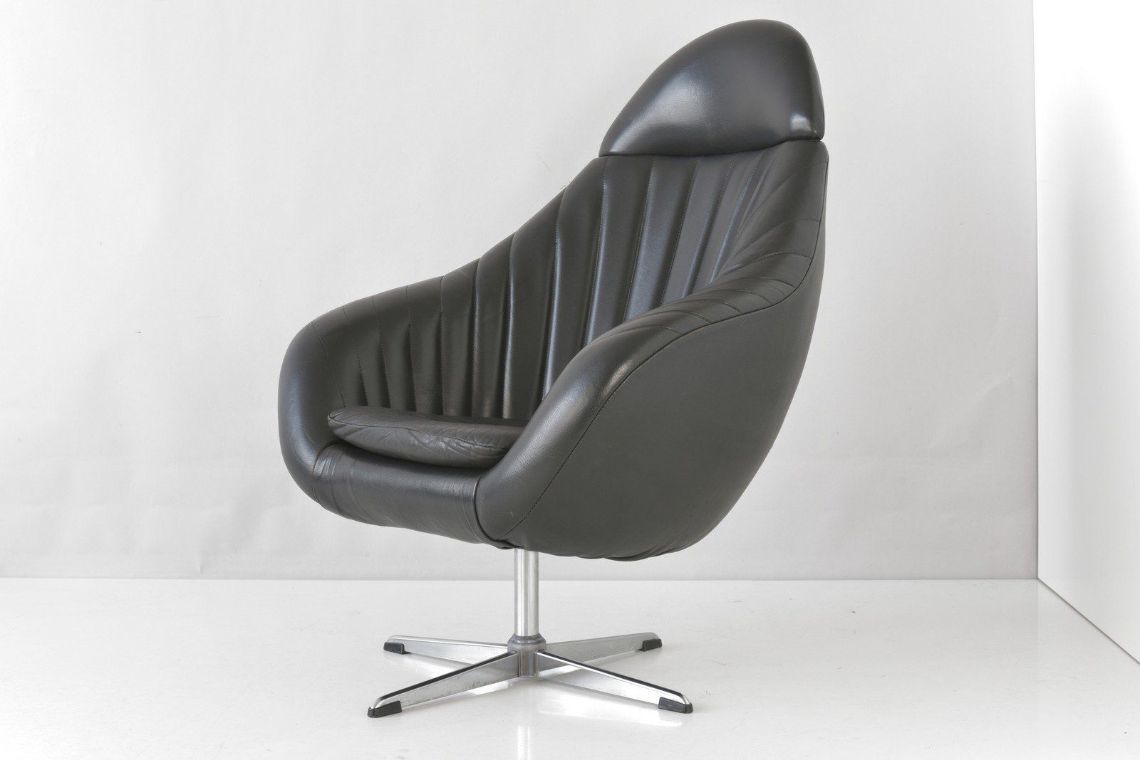 Dutch Swivel Bucket Chair In Leather, 1960 photo Furniture