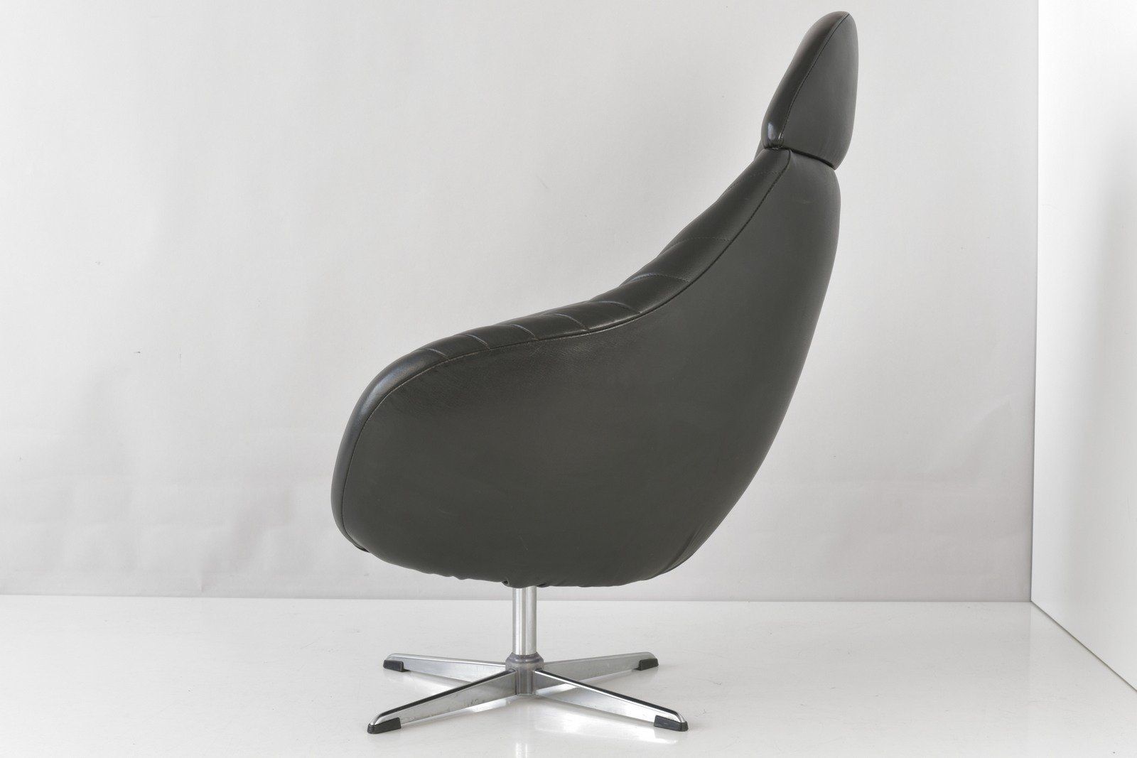 Dutch Swivel Bucket Chair In Leather, 1960 photo vinterior
