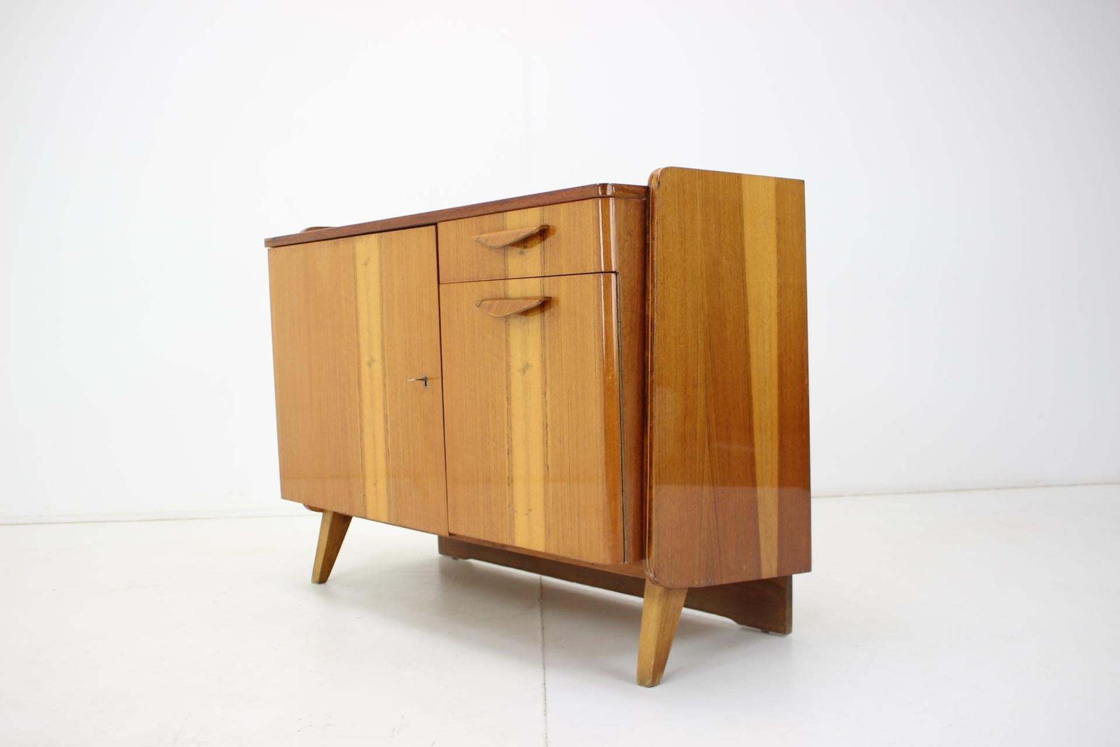 photo vintage 1960s Storage Cabinet By Tatra Pravenec, Designed F.Jirak, Czechoslovakia