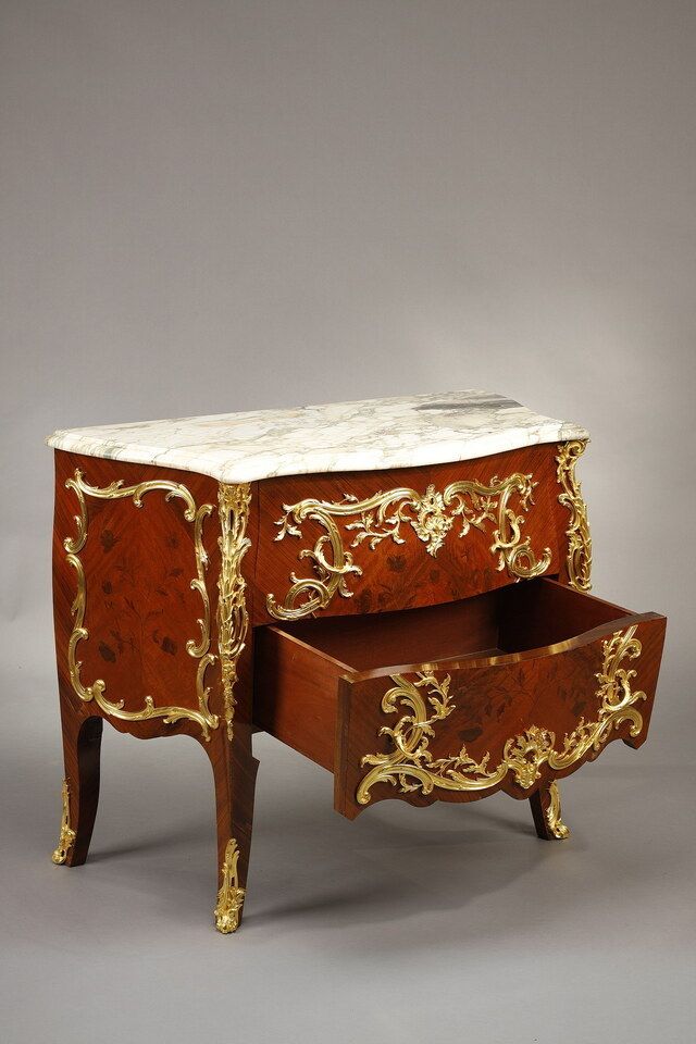 photo vinterior Louis XIV Style Curved Commode With Marquetry And Gilt Bronze Decoration