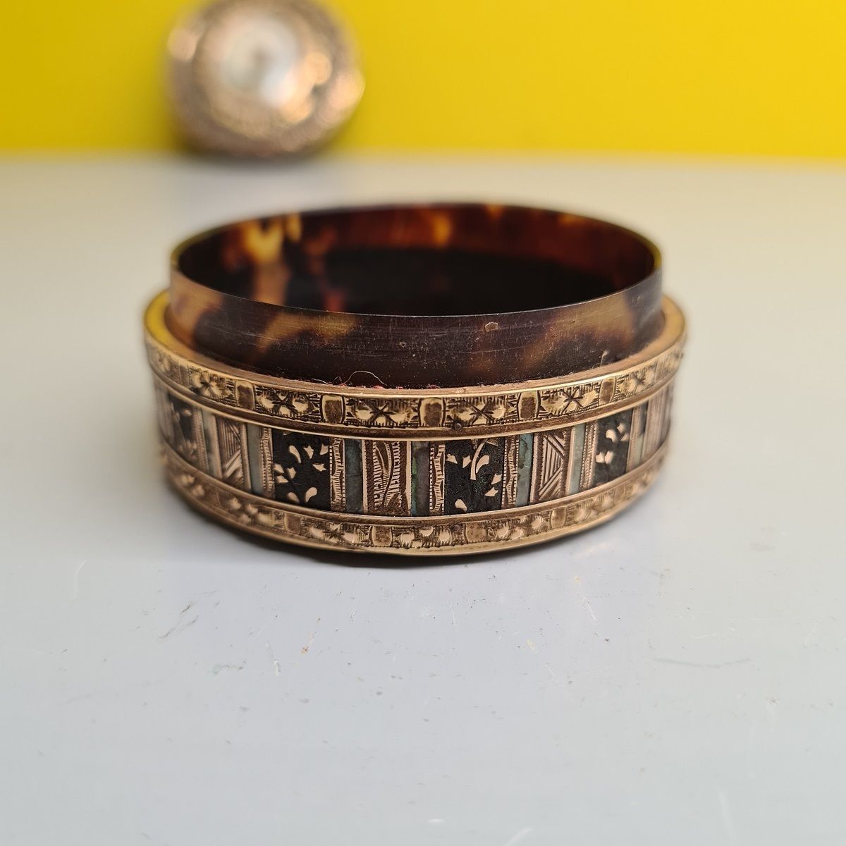 French Louis XV Gold And Tortioseshell Snuffbox, 18th Century. photo 2594.8