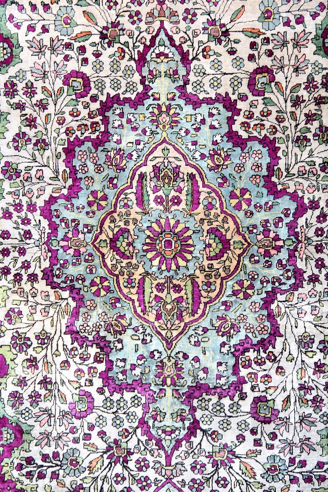 photo furniture Antique Silk Rug Handwoven Mohtasham Living Room Carpet