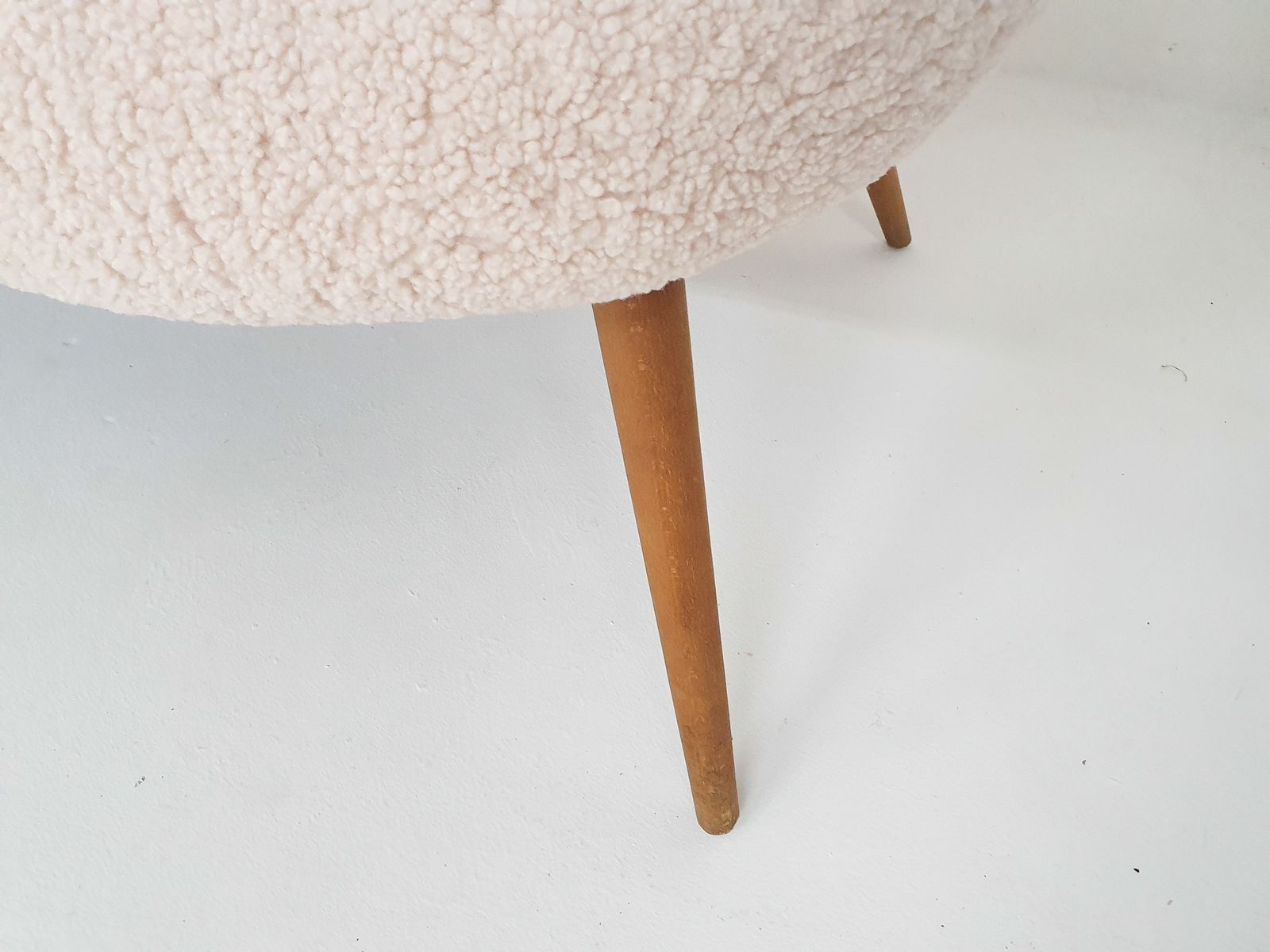 photo furniture Scandinanvian Modern Cocktail Sofa In Boucle, Denmark 1960's