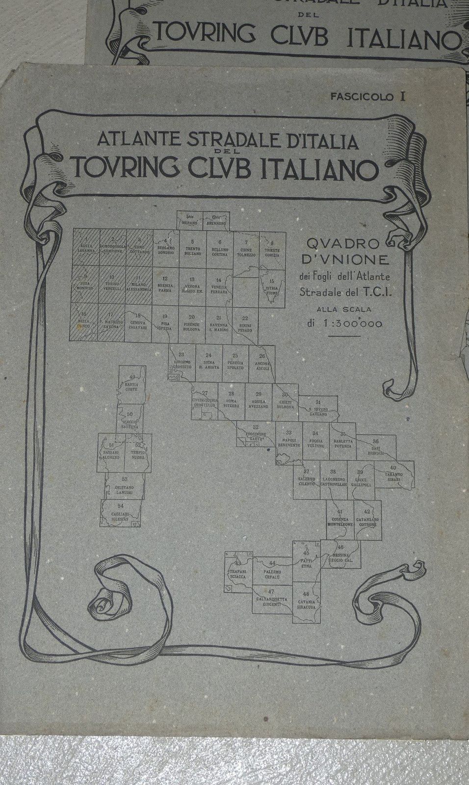 Bond Opera Cartographic, International Atlas Of The Italian Touring Club With Dedication By Benito Mussolini, Italy 1927, Set Of 9 photo vintage