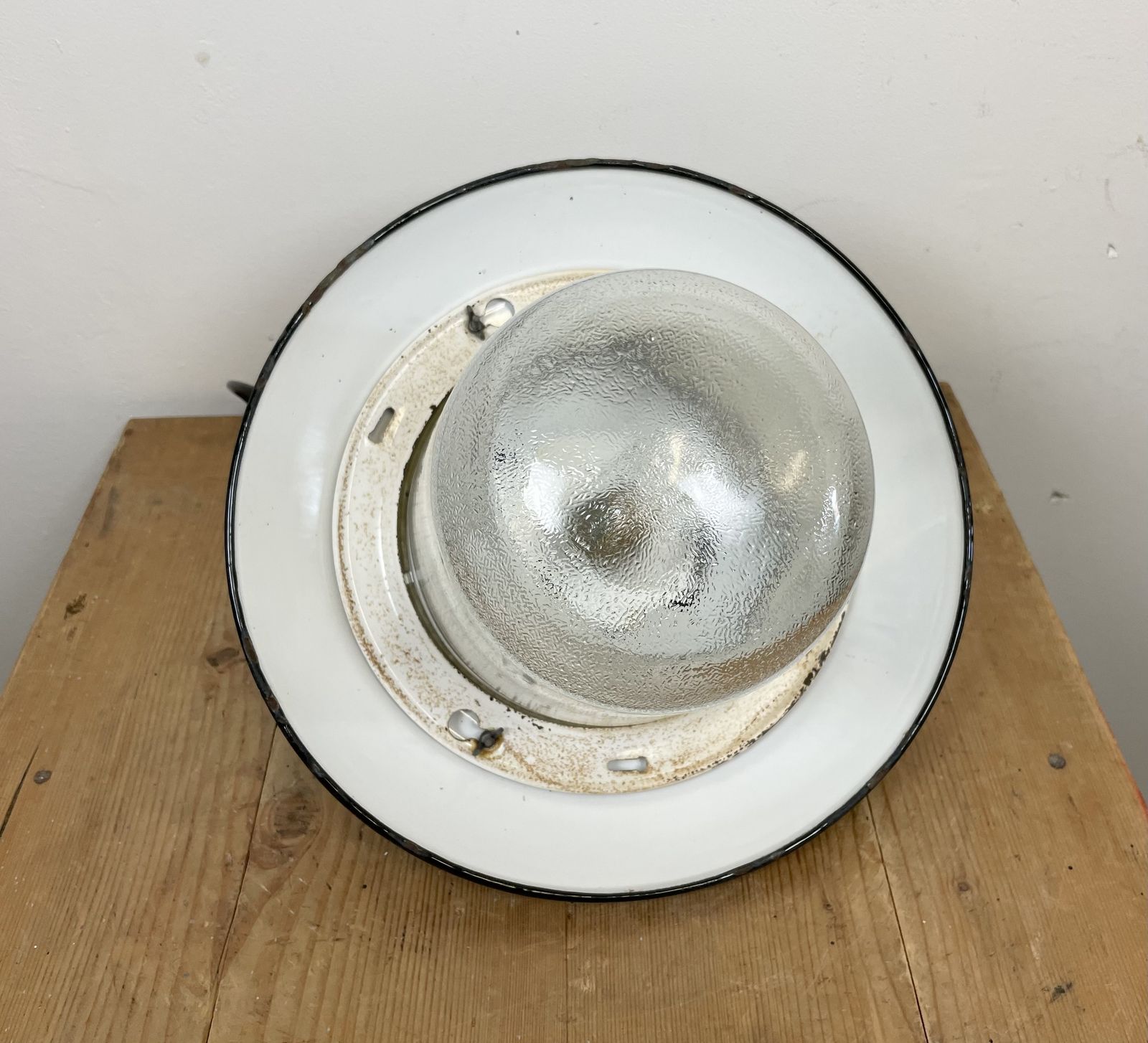photo vinterior Industrial Black Enamel Factory Hanging Lamp, 1960s