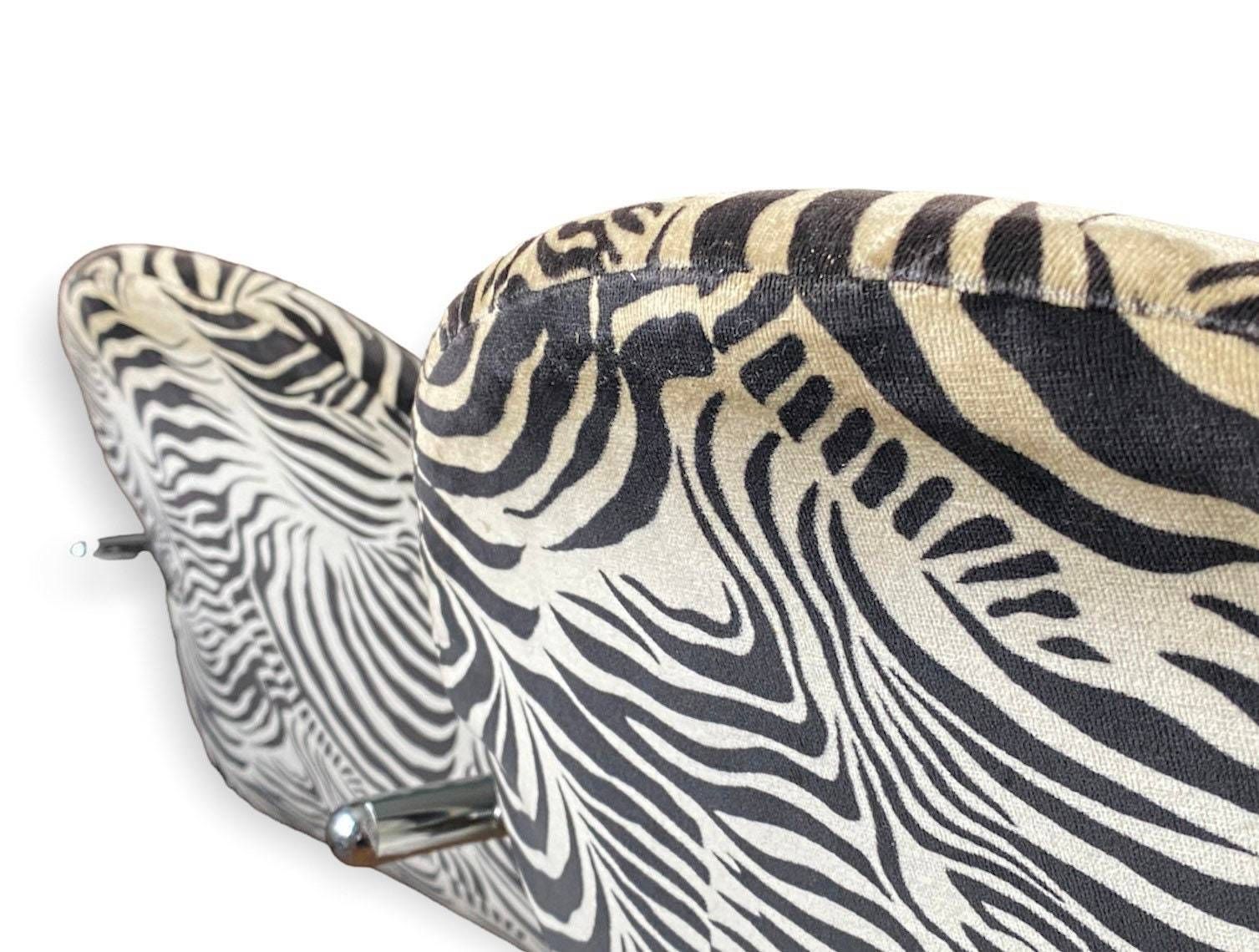 photo furniture Pair Of Verner Panton For Fritz Hansen System 1 2 3 Zebra Print Chairs