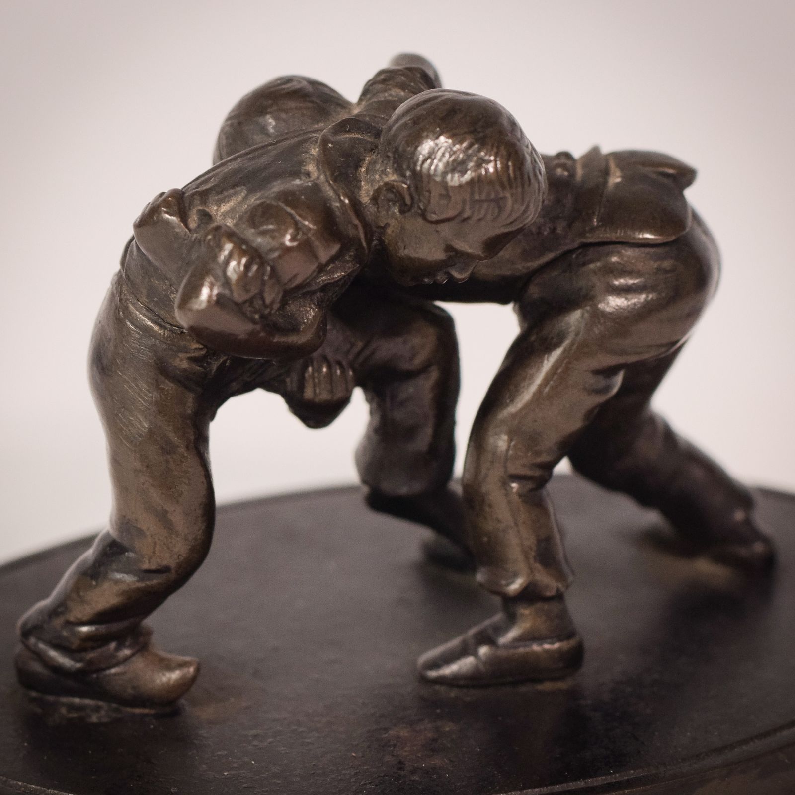 Bronzen Sculptuur Van Vechtende Jongens, 19e Eeuw photo furniture