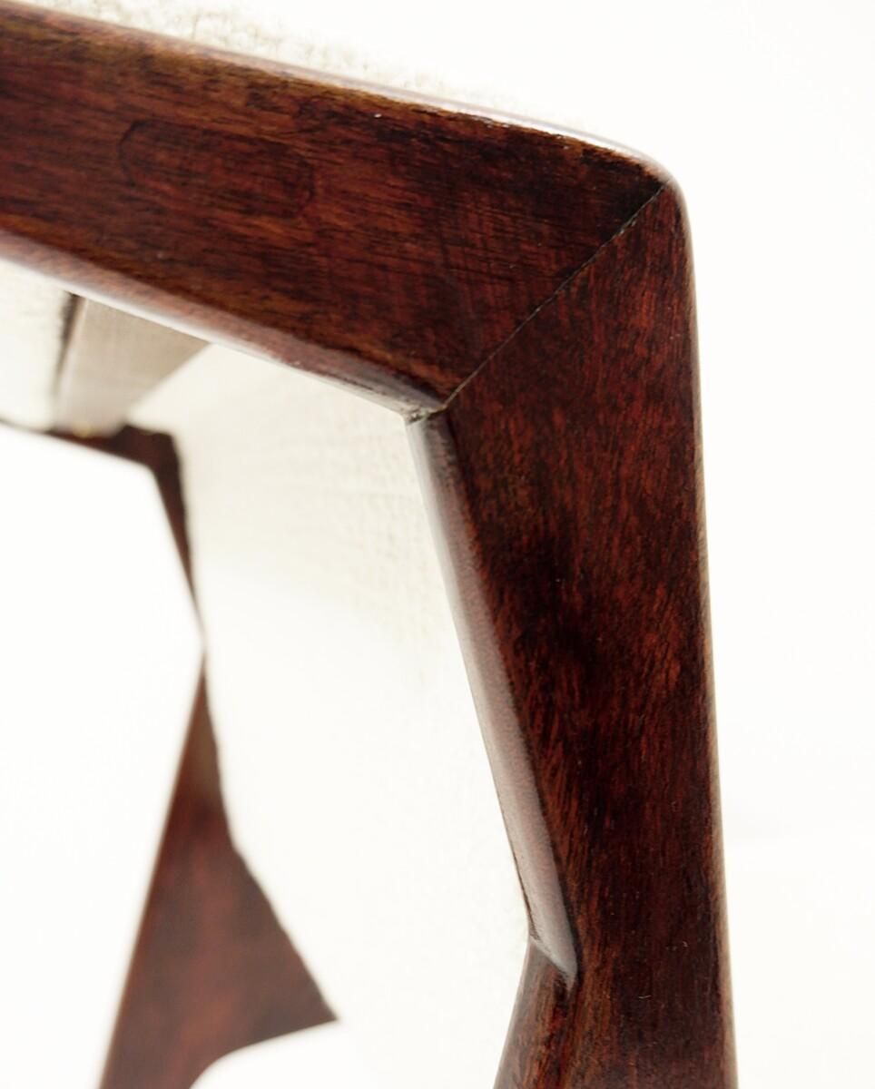 photo furniture Set Of 4 Mid Century Modern Italian Chairs, Wood And White Fabric, 1960s
