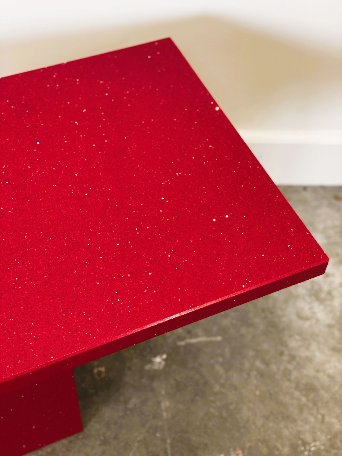 Vintage Salontafel Van Rood Graniet. photo for sale