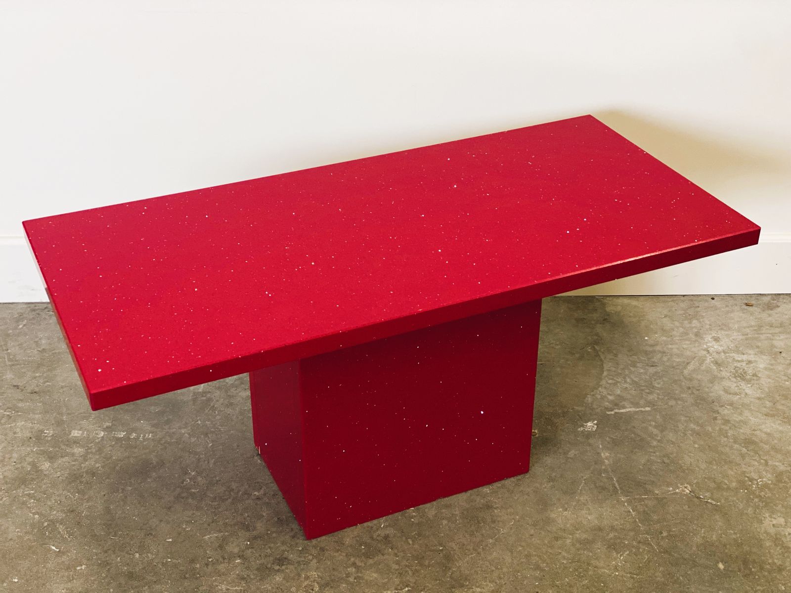 Vintage Salontafel Van Rood Graniet.