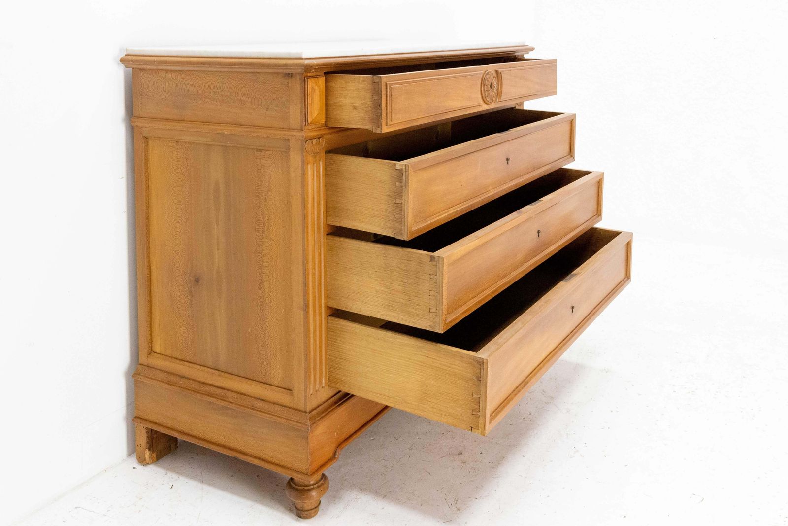 photo furniture Commode Louis-Philippe, plateau en marbre, XIXe siècle