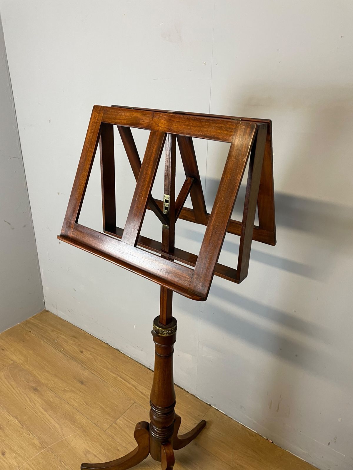 C19th Mahogany Duet Stand On Tripod Base photo Home Decor