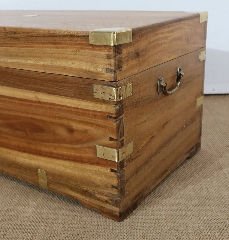 photo furniture Camphor And Blond Mahogany Travel Trunk – Late 19th Century