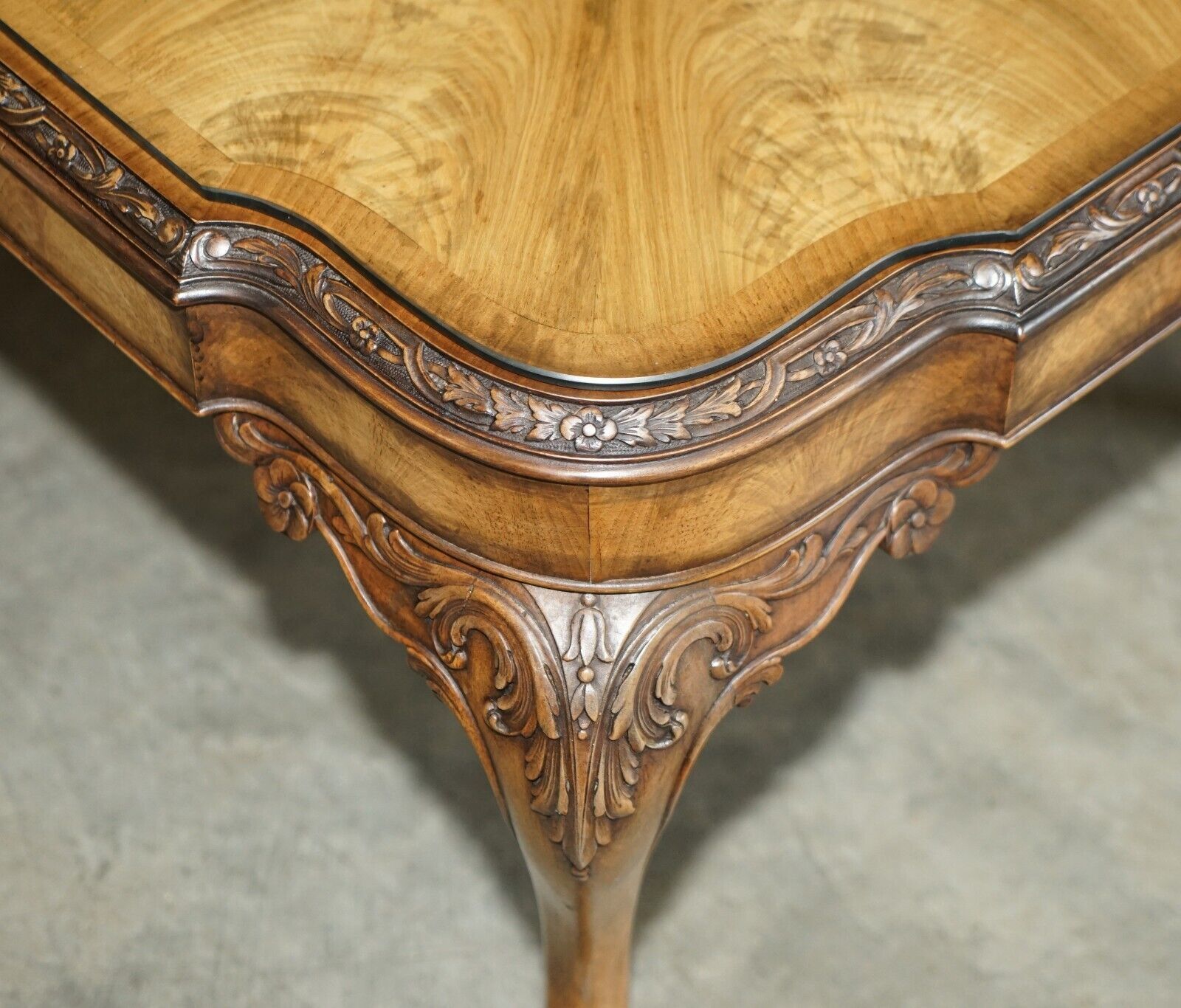 photo furniture Exquisite Burr Walnut Coffee Cocktail Table With Ornately Carved Cabriole Legs