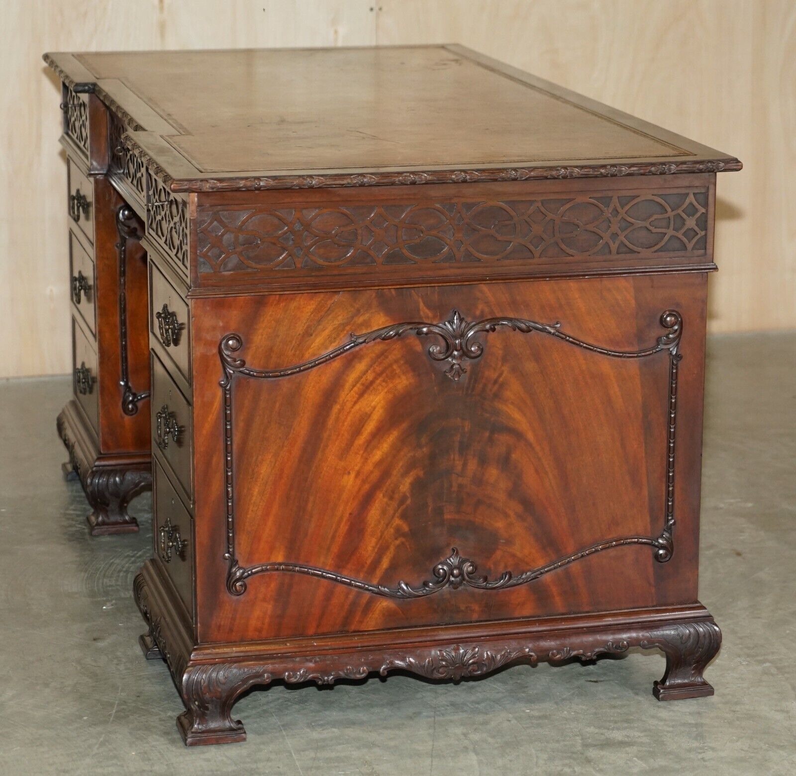 photo vintage Antique Thomas Chippendale Revival Inverted Breakfront Partner Desk Leather Top