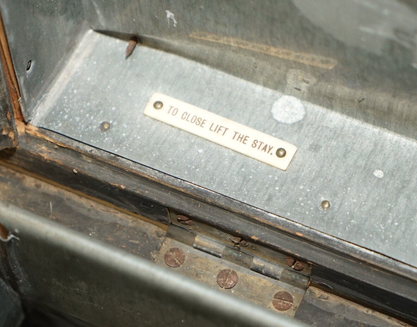 photo furniture Original Antique Fully Stamped Army & Navy Cls Steamer Campaign Trunk Zinc Lined