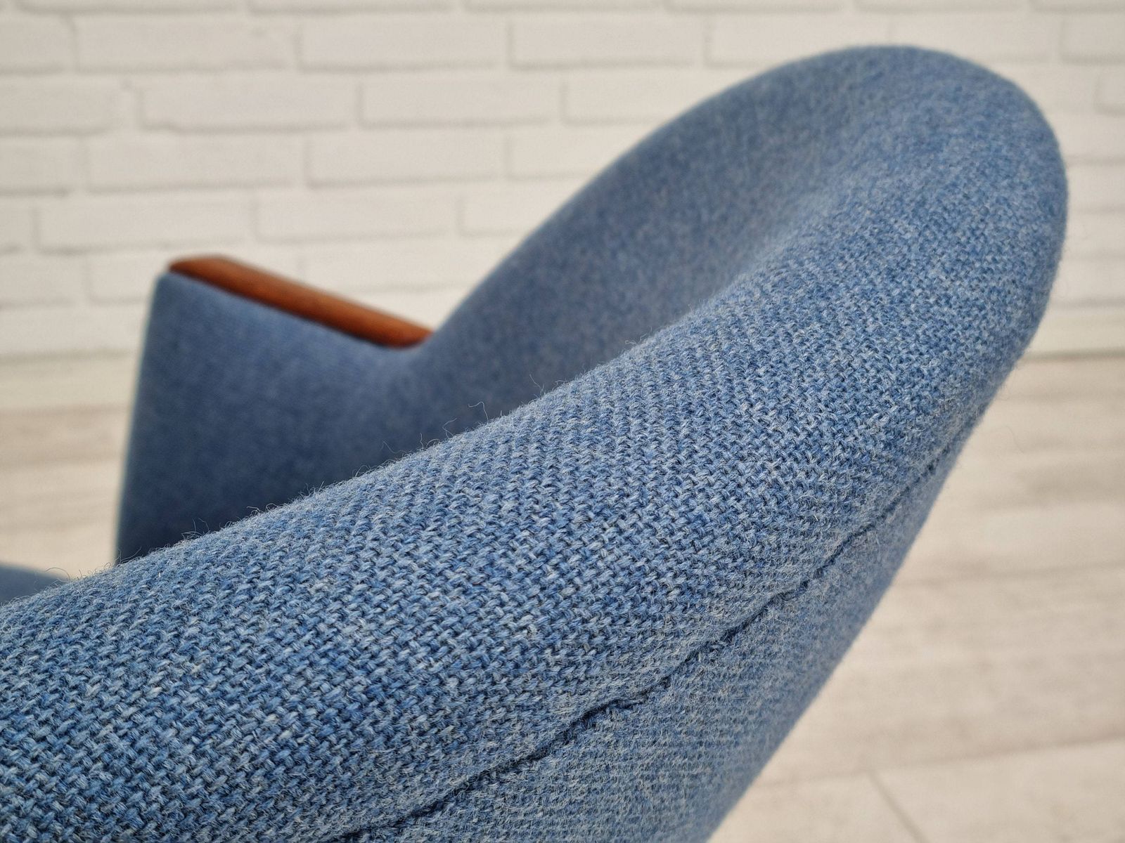 photo furniture Ca. Jaren 1960, Deens Design, Volledig Gerestaureerde Loungestoel, Camira Meubelwol, Teak