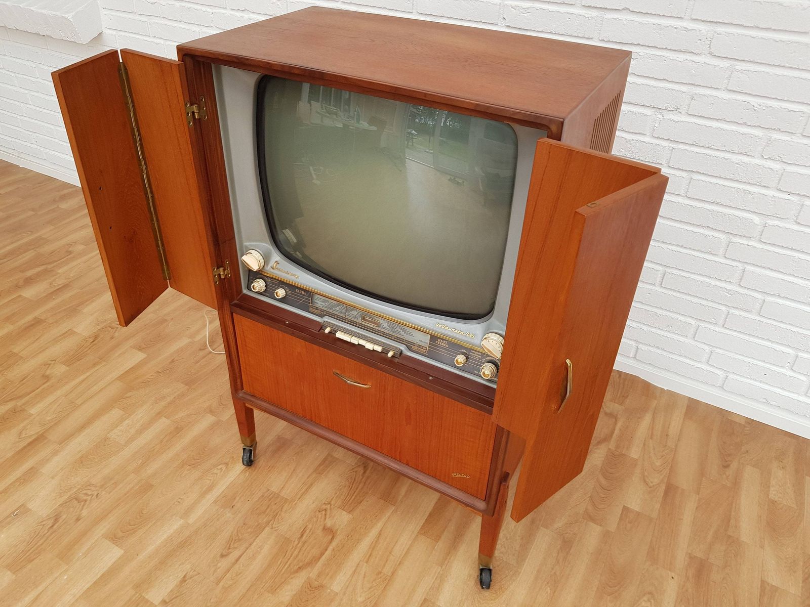 Vintage Deens Televisie  En Grammofoonmeubel, Radio, Eltra Bella Vista, Jaren 1960, Teakhout. photo Meubels