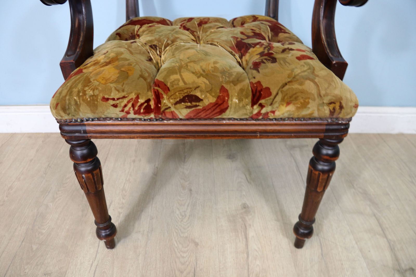 photo vinterior A Lovely Comfortable Victorian Mahogany Bar Back Carver Chair