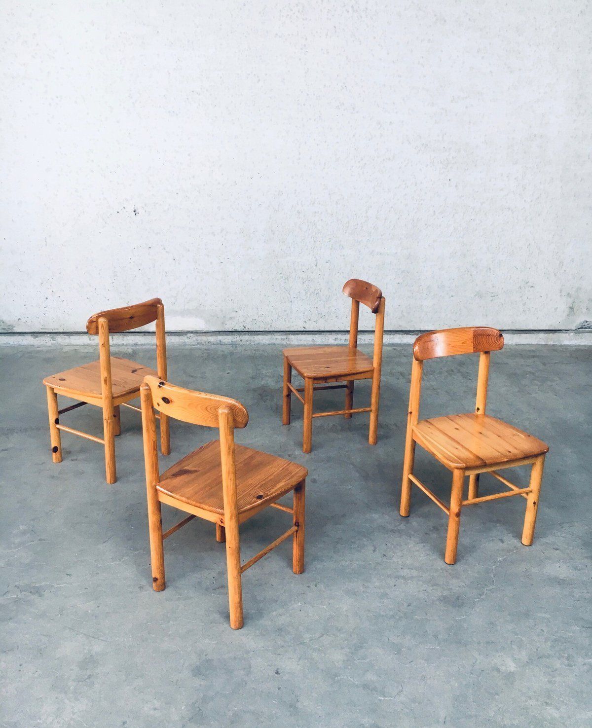 Meubels Deense Grenenhouten Stoelen En Tafel In De Stijl Van Rainer Daumiller, Ca. 1975 photo