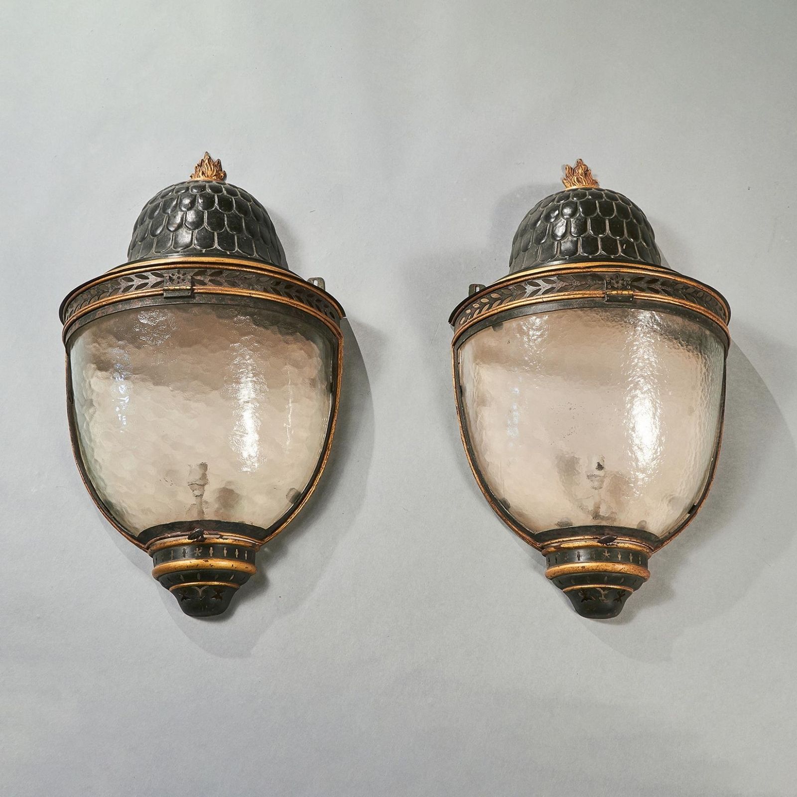 Impressive Pair Of Large Early 19th Century French Tole Peinte And Parcel Gilt Wall Lanterns photo Lighting