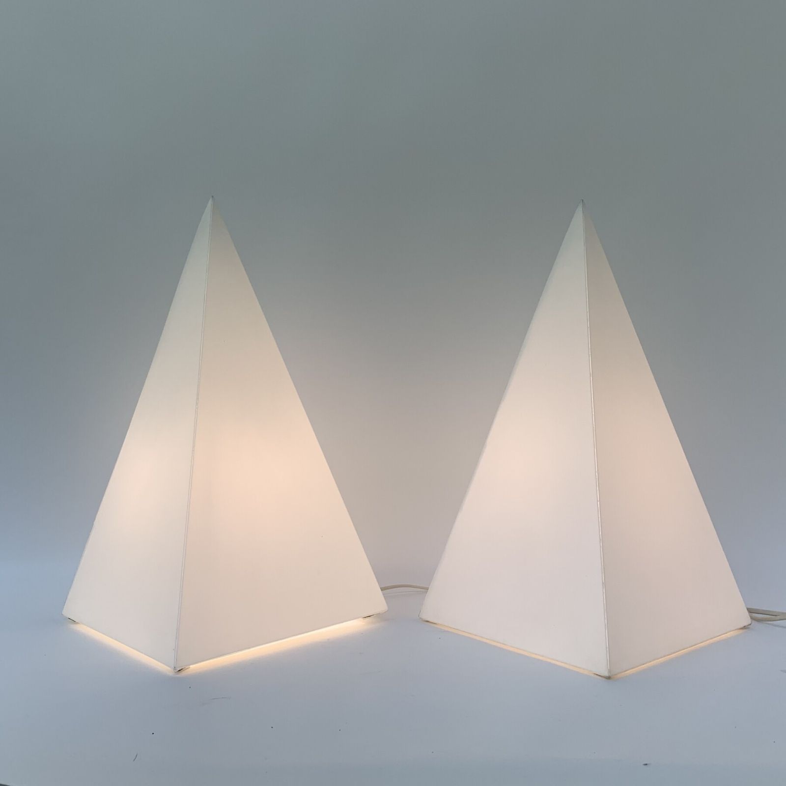 Set Van 2 Woja Tafellampen, Jaren 1970 photo furniture
