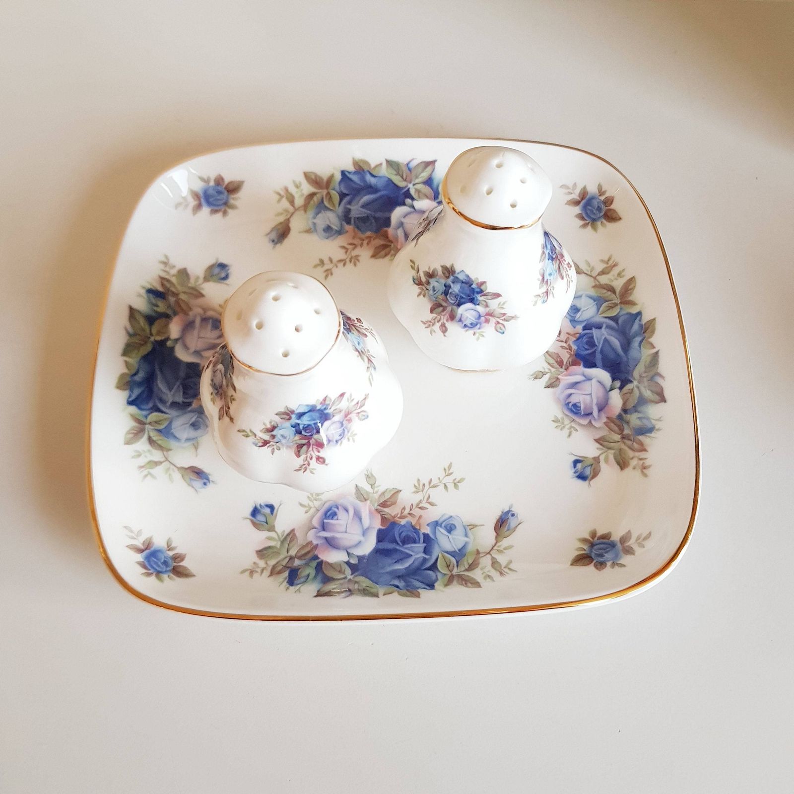 Royal Albert 'Moonlight Rose' Porseleinen Zout  En Peperstel Met Onderschotel, Engels Porselein, Vintage Serviesgoed photo furniture
