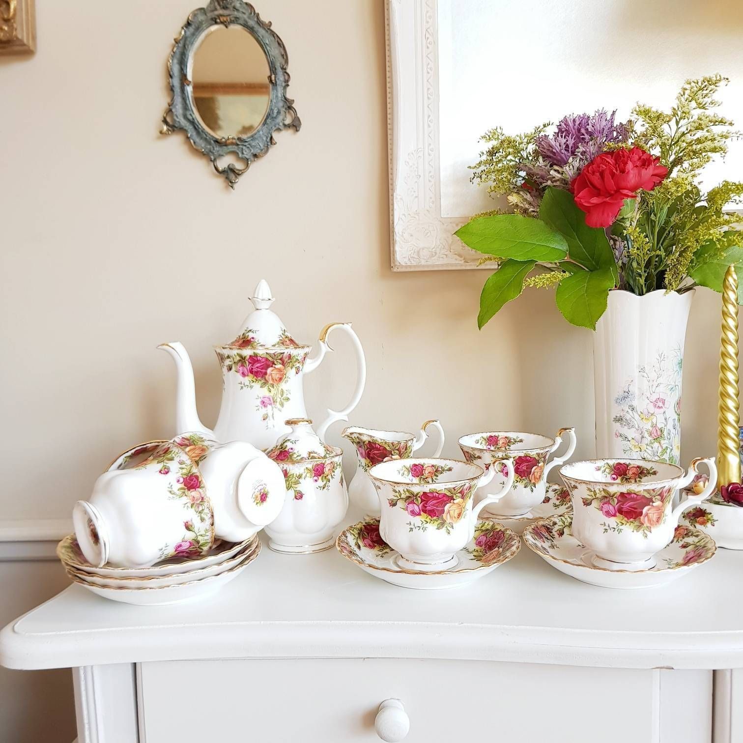 Royal Albert "Old Country Roses" Bone China Set, Made In England, Vintage Servies Voor Theekransje Of Jubileum