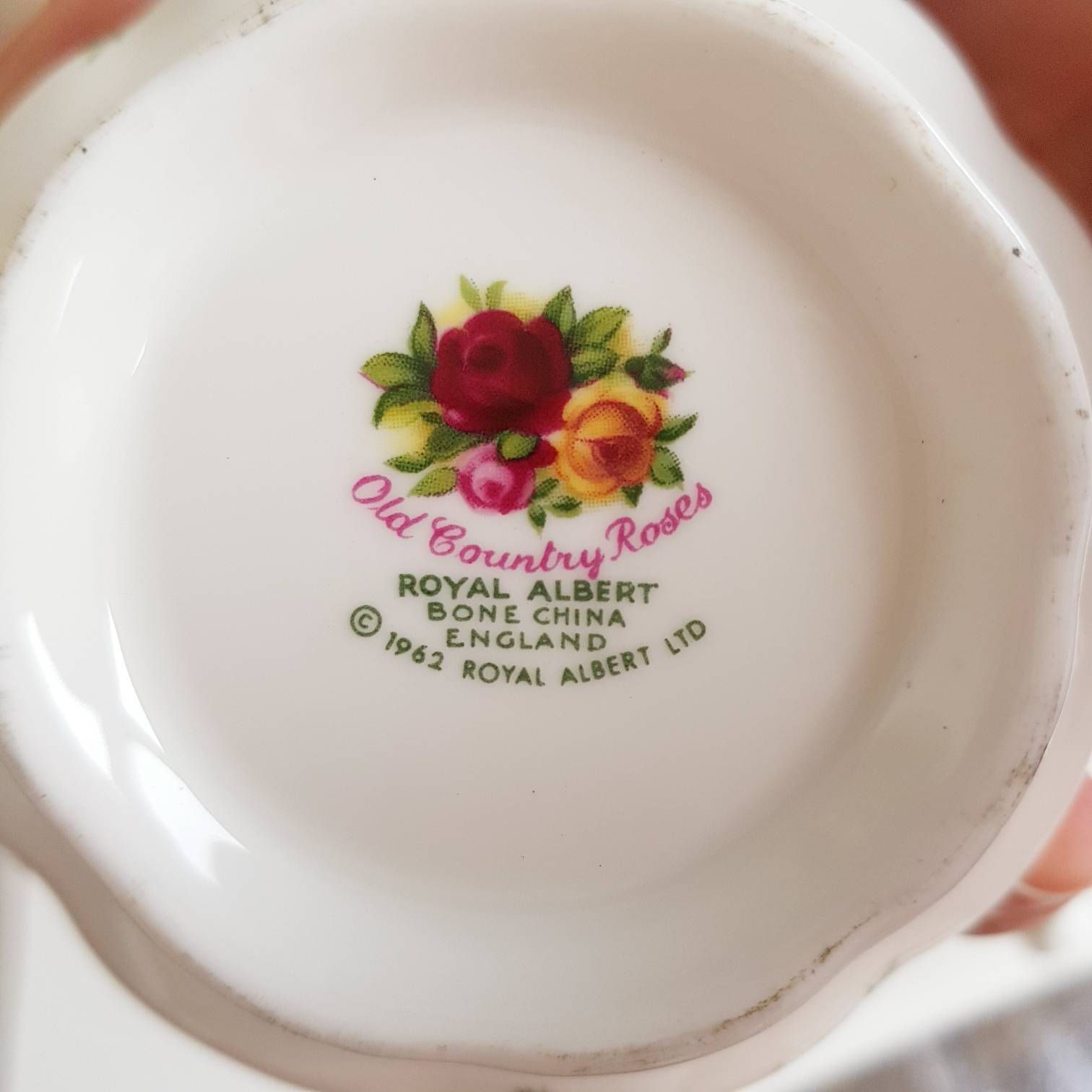 Royal Albert "Old Country Roses" Bone China Set, Made In England, Vintage Servies Voor Theekransje Of Jubileum photo vintage