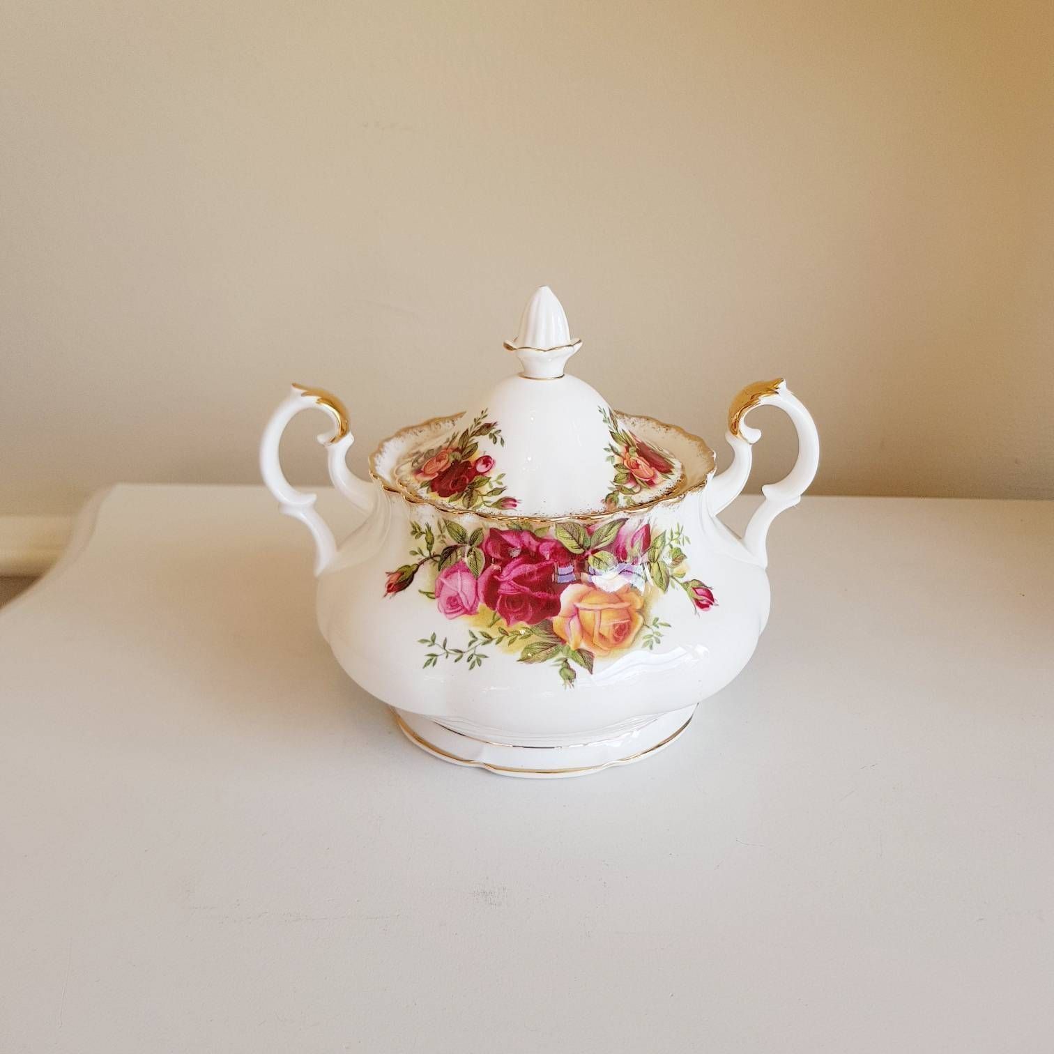 Royal Albert "Old Country Roses" Suikerpot Met Deksel photo furniture