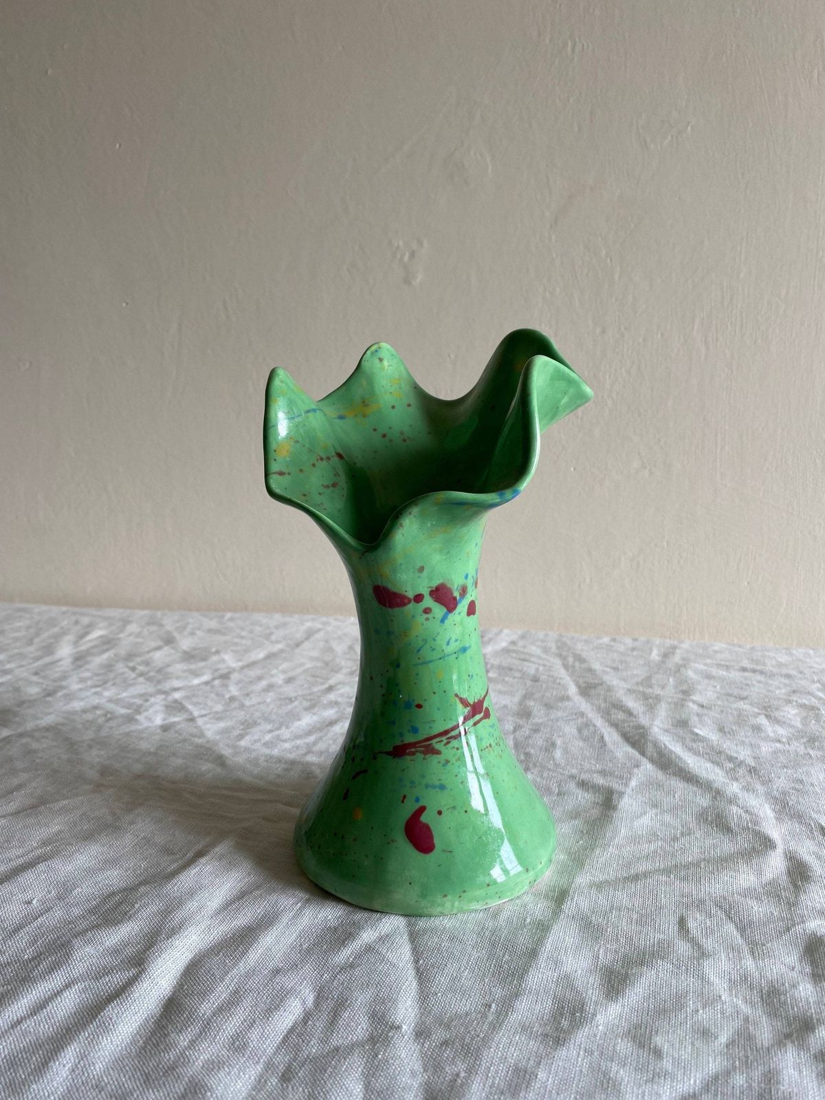Green Wiggly Wavy Handkerchief Vase With Hand Painted Splatter Detail Mid Century Vintage C. 1970