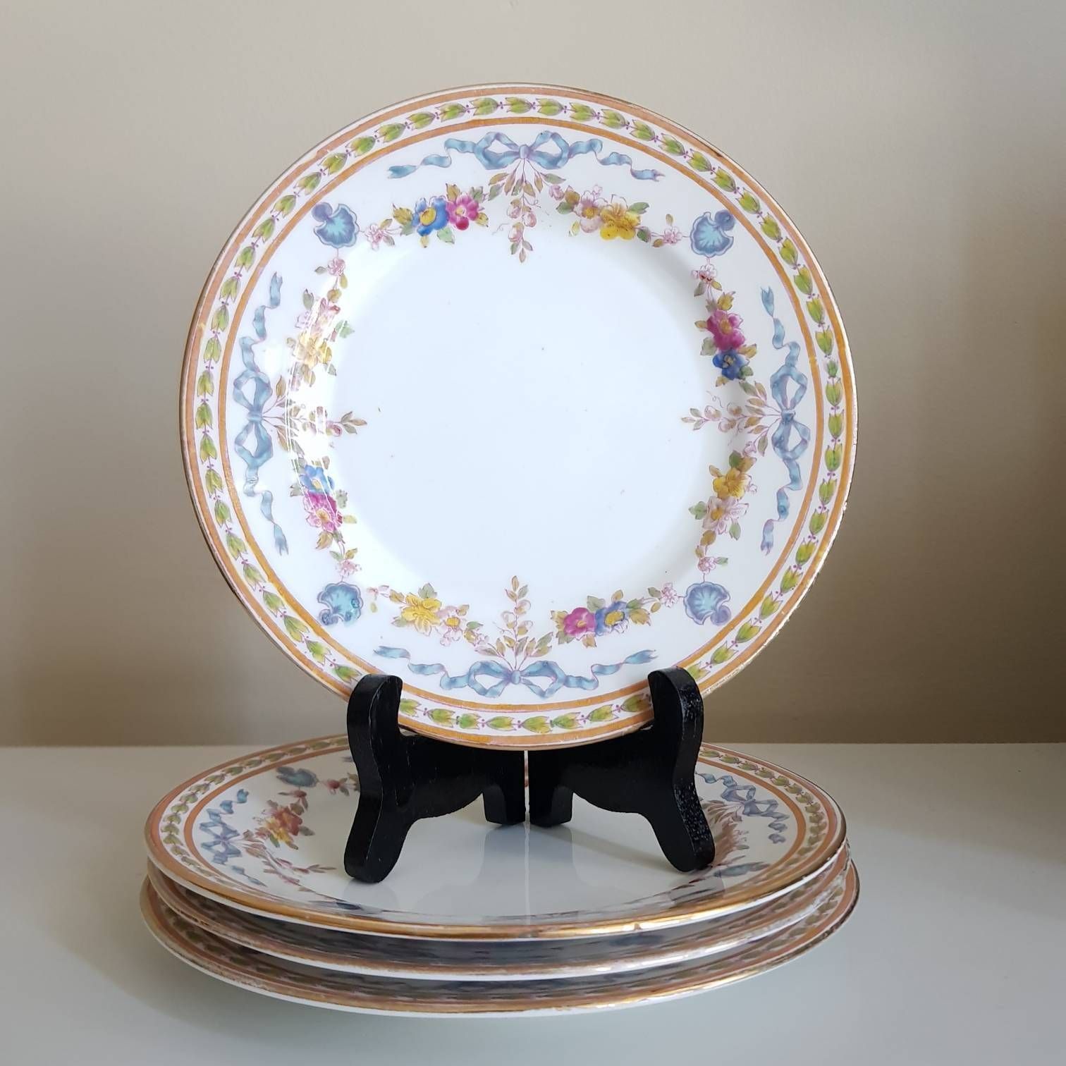 Vintage Porseleinen Borden Met Blauwe Linten En Guirlandes, The Regent China, Made In England