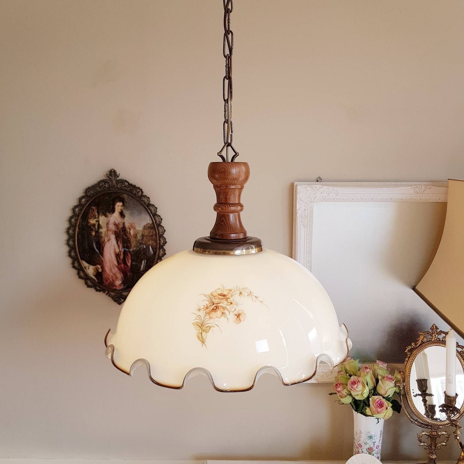 Vintage Italiaanse Grote Hanglamp Uit De Jaren 1960, Hanglamp Met Geschulpte Kap, Landelijke Rustieke Stijl photo for sale
