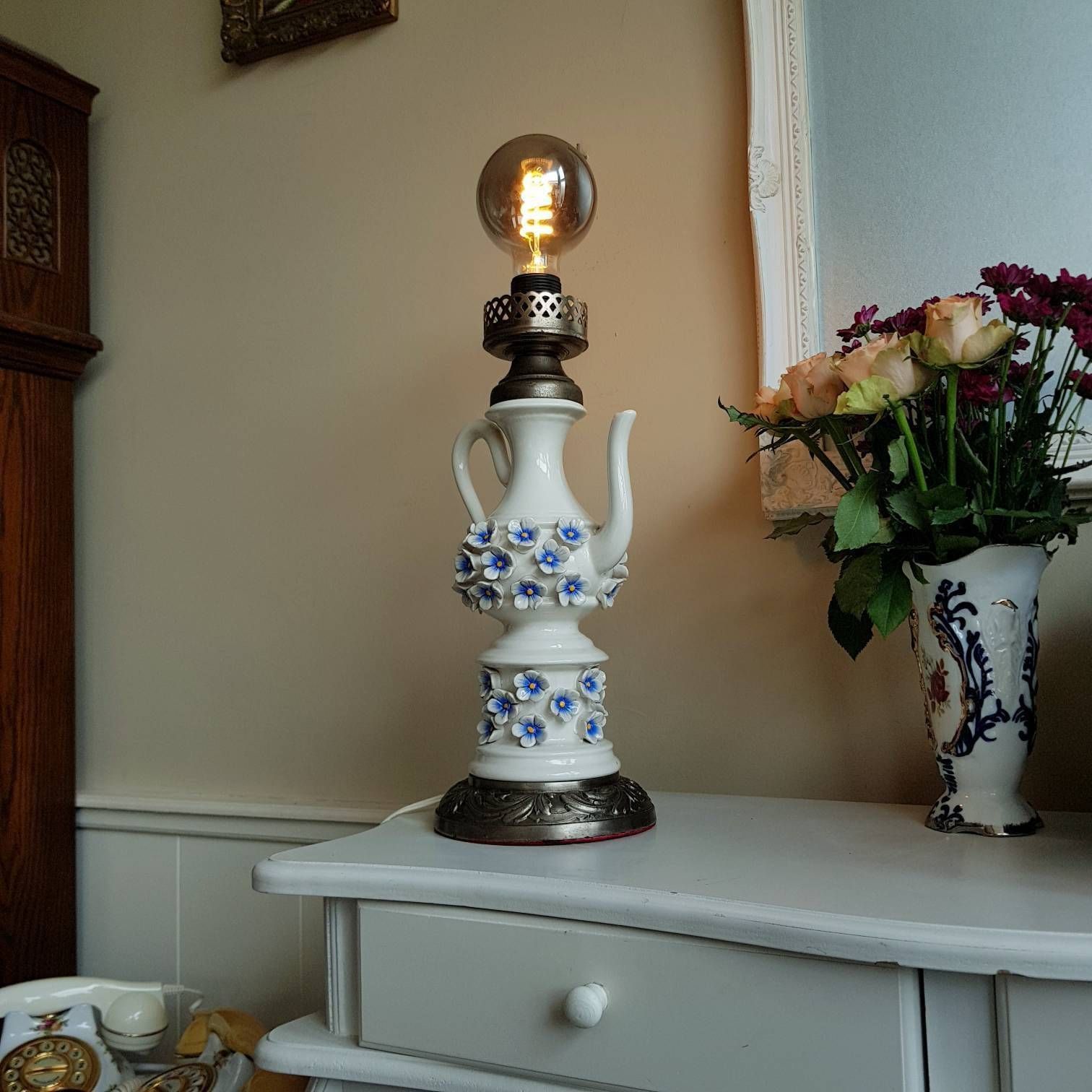 Porseleinen Tafellamp Met Bloemenmotief In Blauw, Theepotmodel, Uitstekende Staat