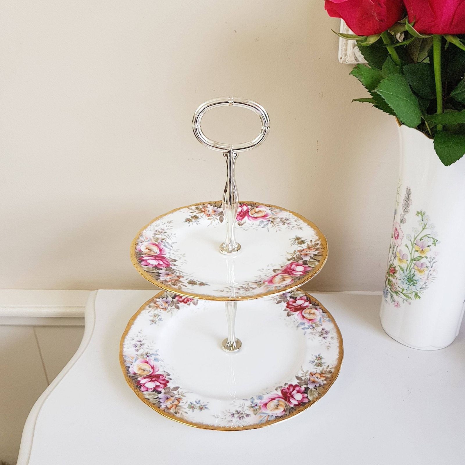 Vintage Queen Anne, Summer Rose Pattern, Fine Bone China, Dubbele Etage, Made In England photo vinterior