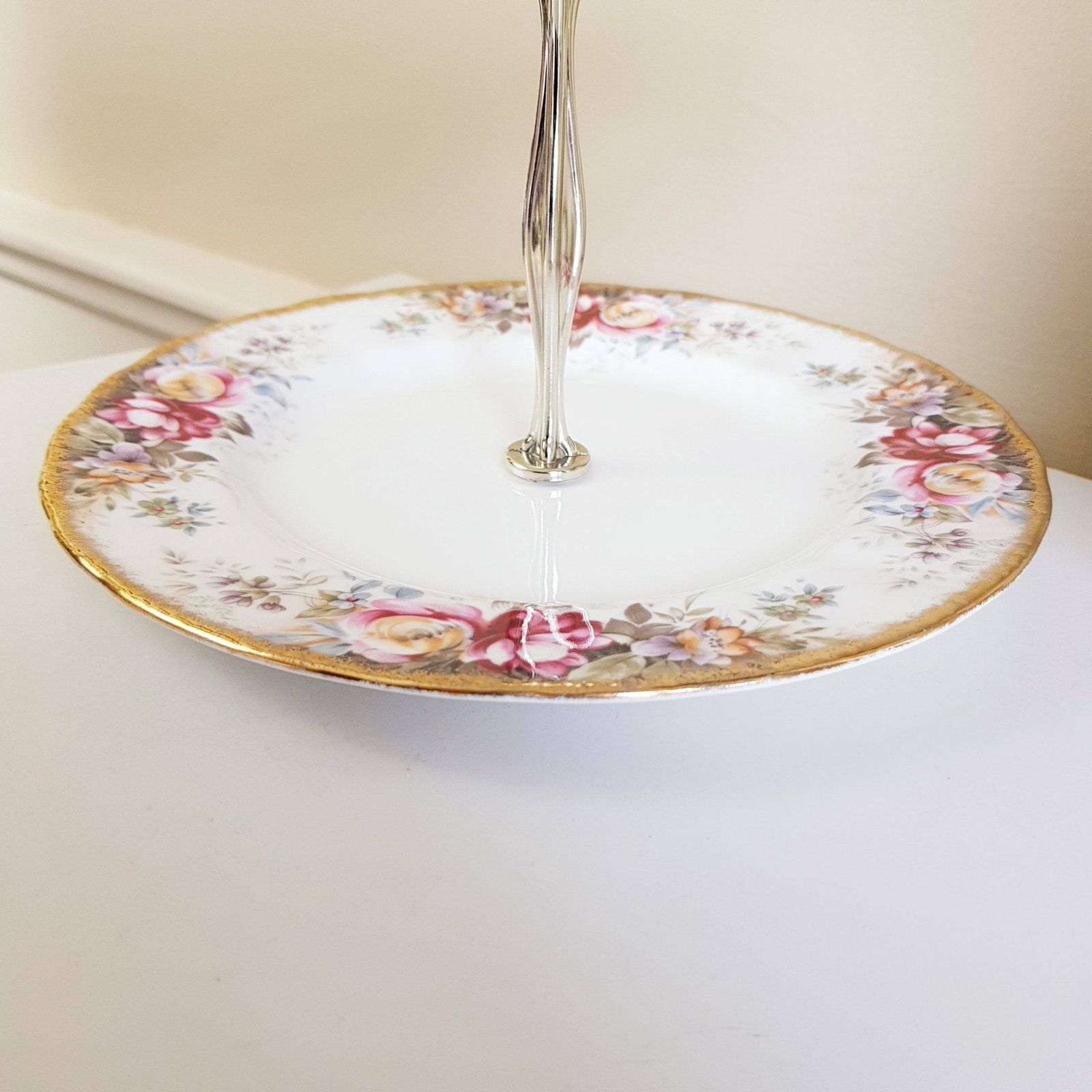 Vintage Queen Anne, Summer Rose Pattern, Fine Bone China, Dubbele Etage, Made In England photo vintage