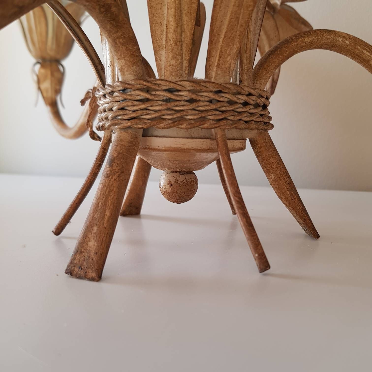 Hollywood Regency Stijl, Metalen Kroonluchter Met Tarweschoof En Emmermodel, Tarweaar Plafondluster, Woondecoratie, Woonverlichting, Gemaakt In Italië photo vinterior