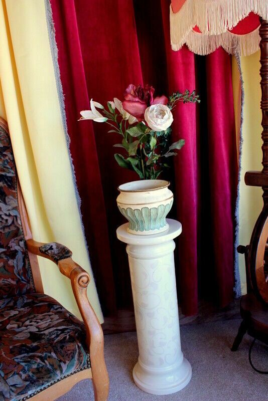 Vintage Antique Medium French Plaster Pot Chabychic Golden Lined Designed photo 130.0