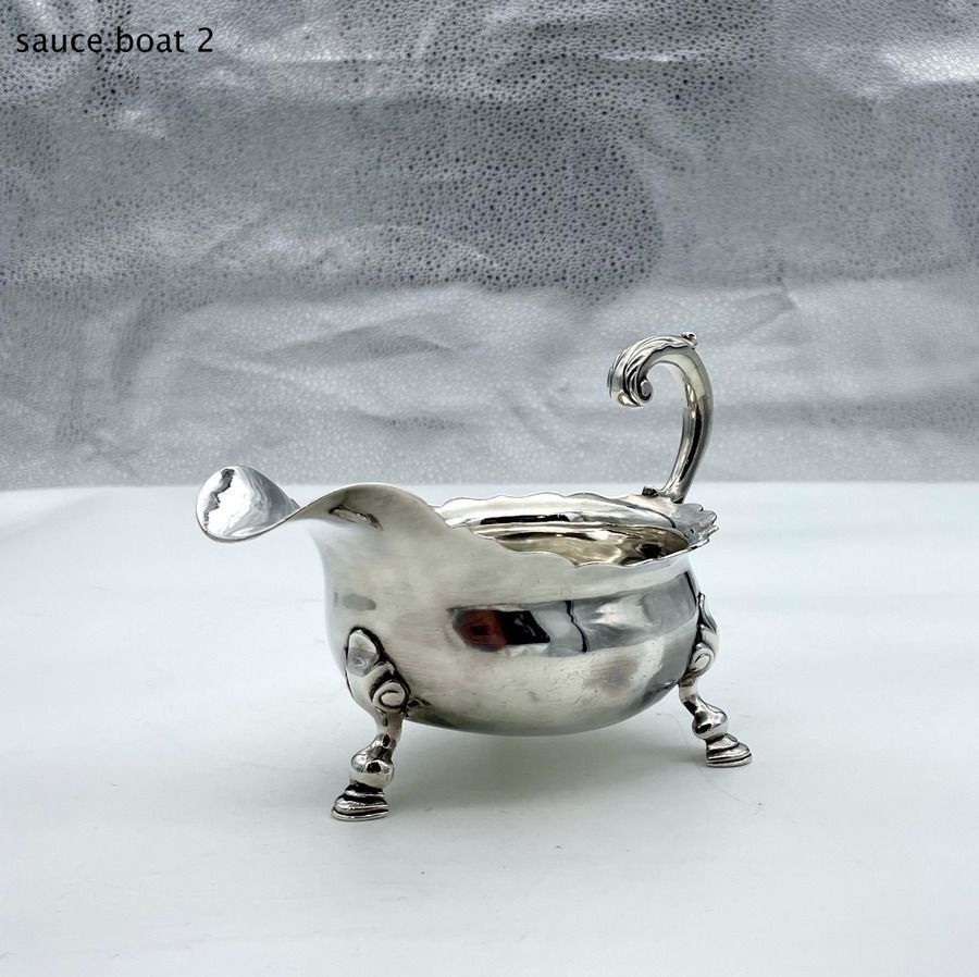 photo furniture Mid 18th Century Antique George II Pair Silver Sauceboats London 1745 Henry Brind