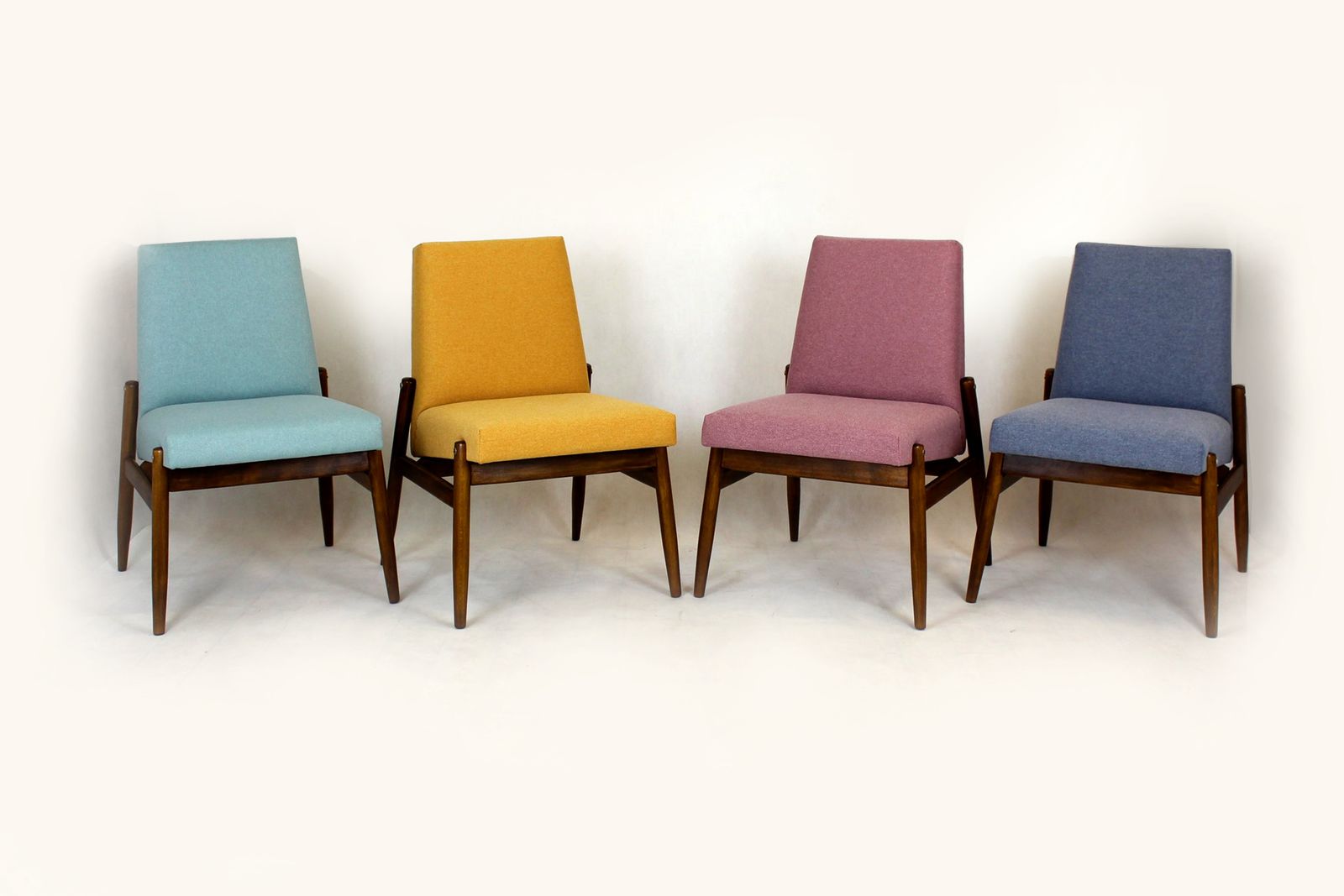 photo vinterior Restored Beech Chairs From Zamojskie Fabryki Mebli, 1960s, Set Of 4