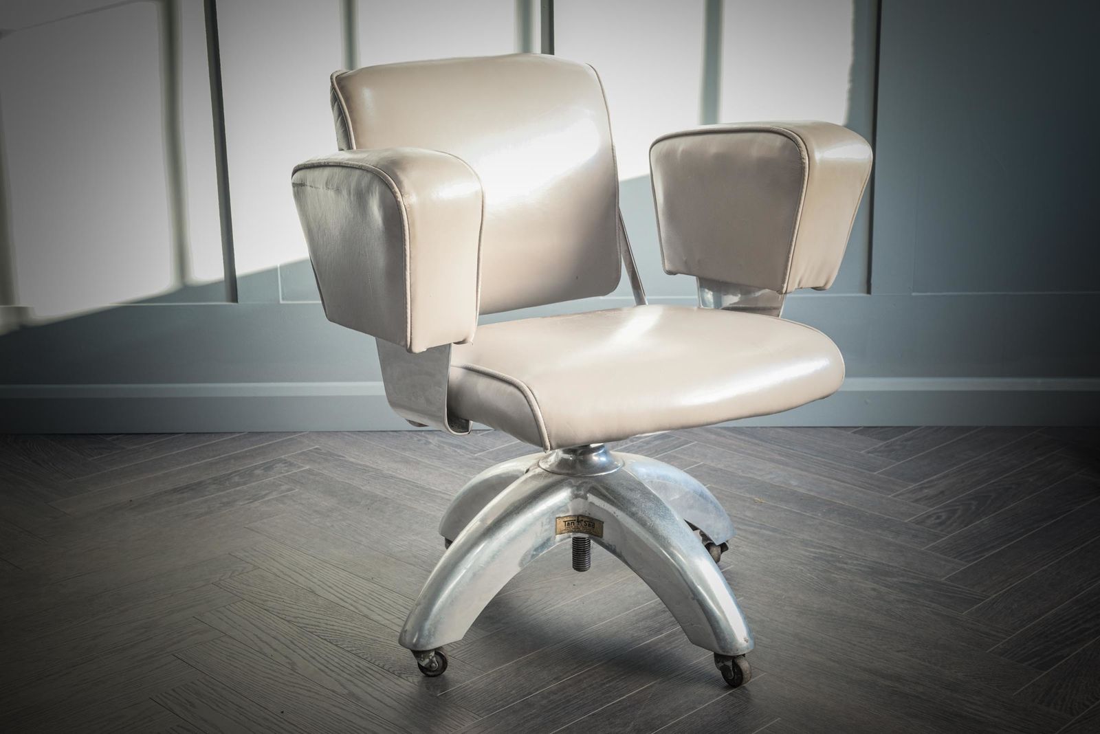 Tansad De Luxe V.26 Grey Leather Office Chair photo Furniture