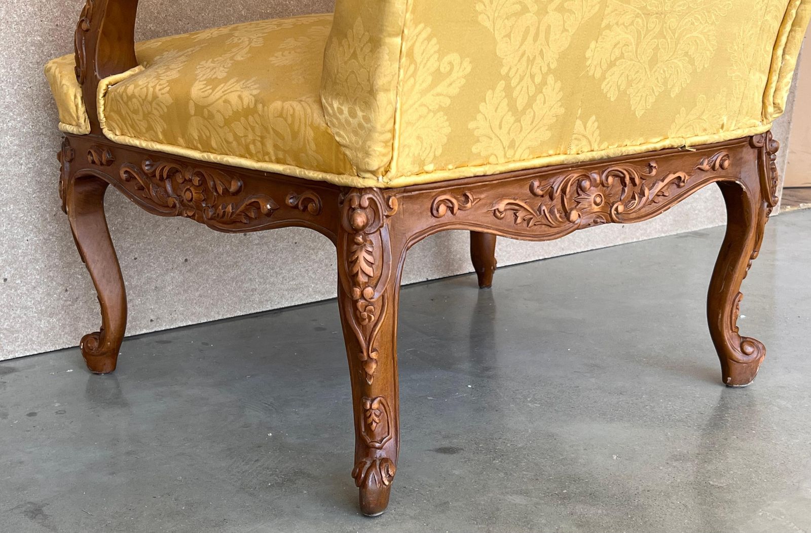 photo vinterior Louis XVI Style Spanish Pair Of High Back Carved Walnut Armchairs, 1900s