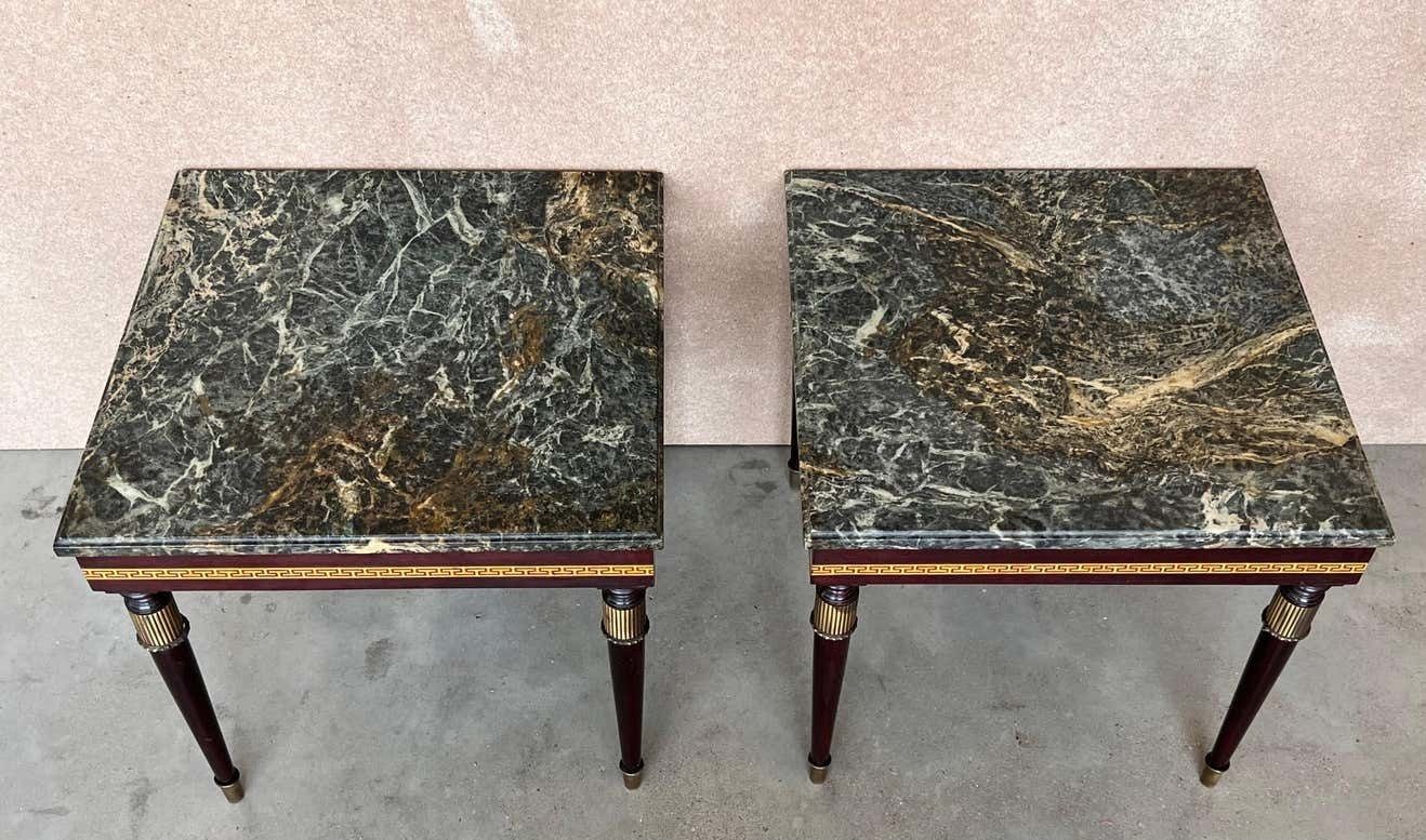 Ensemble de trois tables basses modernistes italiennes mid-century à montures en bronze photo vinterior