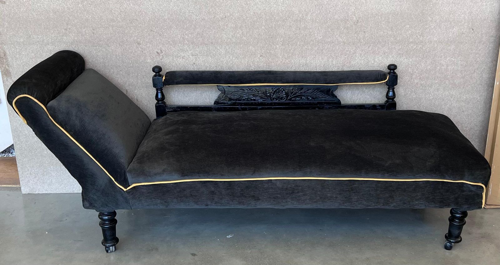 Méridienne convertible italienne Art déco en velours noir photo for sale