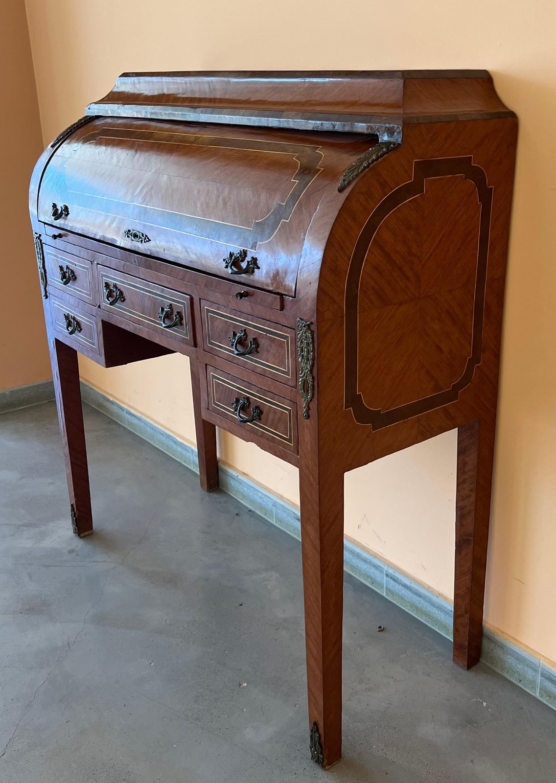 Bureau cylindre de style Sheraton Revival en marqueterie, vers 1890 photo for sale